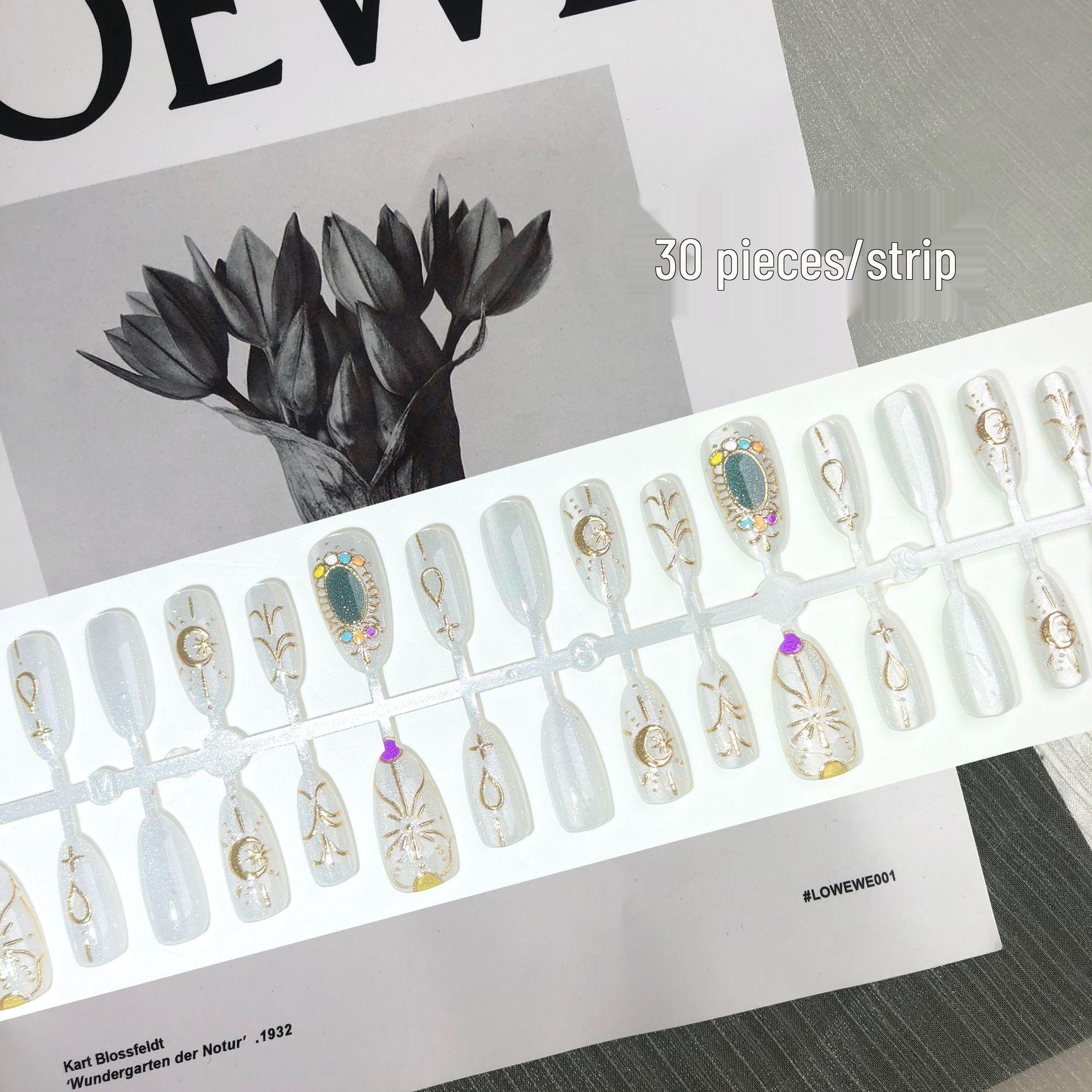 

Versatile Gilded Star & Moon Cat Eye Nails - Retro Baroque Style for Spring/Summer