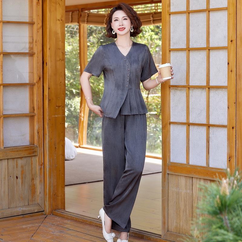

Mom s New Summer Style: Fashionable Two-Piece Casual Short Sleeve Set for Middle-Aged and Elderly 4XL [Recommended 67.5-75 kg]
