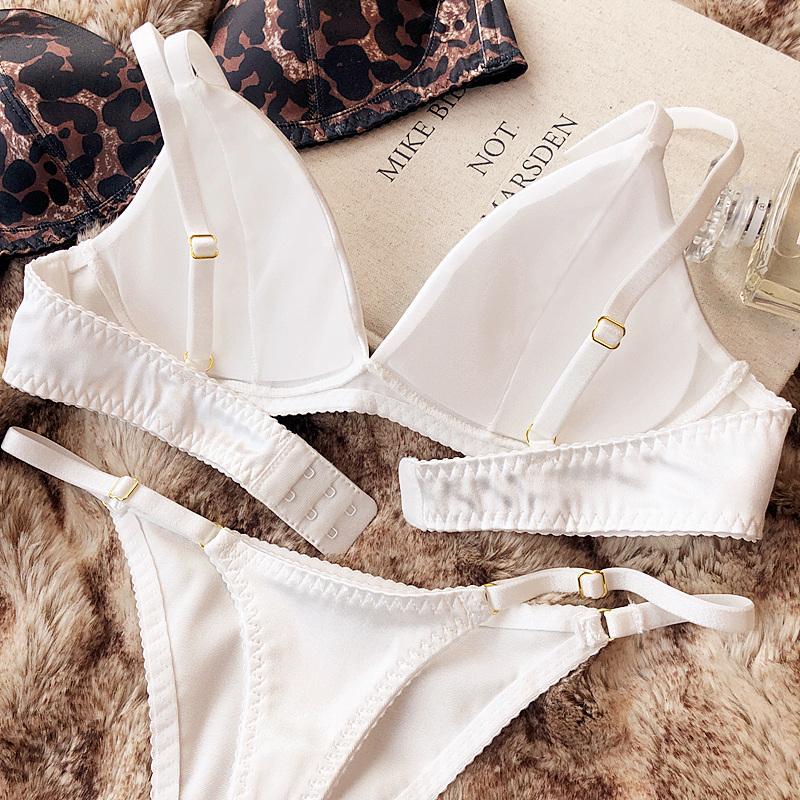 Set intimo estivo da donna, reggiseno senza ferretto con coppa triangolare in seta sexy, bralette francese, reggiseno e perizoma senza cuciture