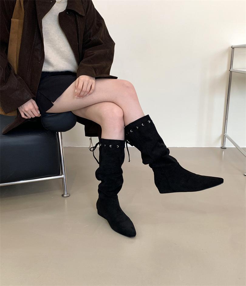 

Pointed pile boots women s boots 2025 autumn and winter new slope heel suede strap pleated retro tall knight boots 39 чёрный