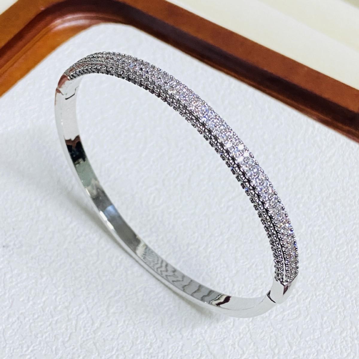 Позолоченный браслет с цирконами: Элегантный медный браслет 5 мм с бриллиантовой деталью для женщин