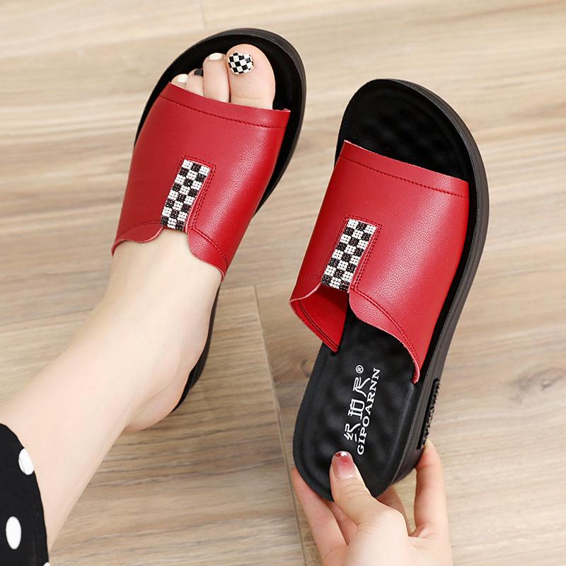 

Летние шлепанцы на танкетке средней высоты с нескользящей подошвой для мамы - стиль 2025: Мягкая подошва для ношения на улице 39 красный