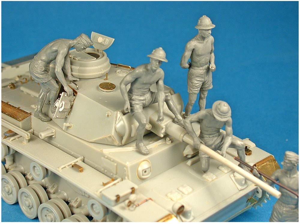 Miniart 1/35 Scale German Tank Crew Africa Corps Figure Set (5 Figures) with Weapons and Equipment, Plastic Model Kit MA35278