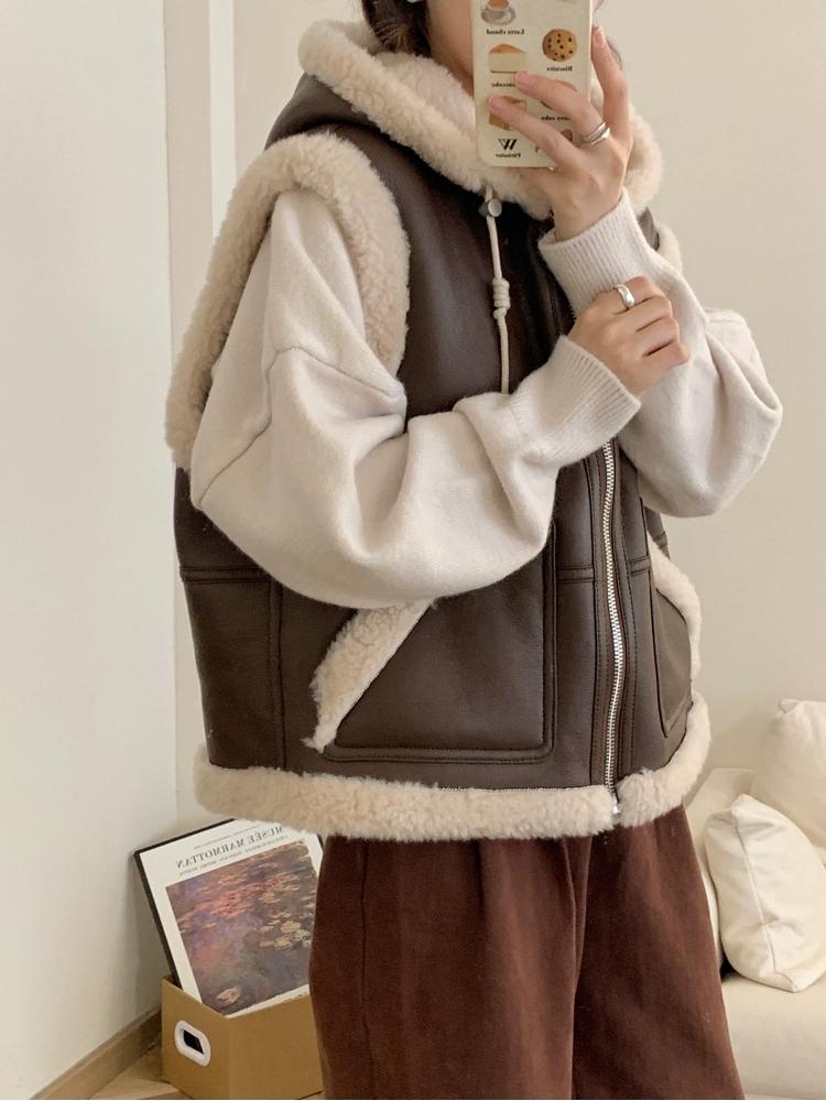 Winter Chic Vintage Leather Lamb Wool Waistcoat Women New Design Thick Hoodied Retro Coat Aesthetic Casual Street Fashion Jacket