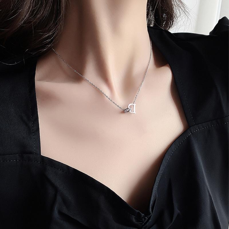 D-letter Necklace Female Niche Design Simple Online Celebrity Temperament Light Luxury Necklace Pendant Clavicle Chain Does Not Fade.