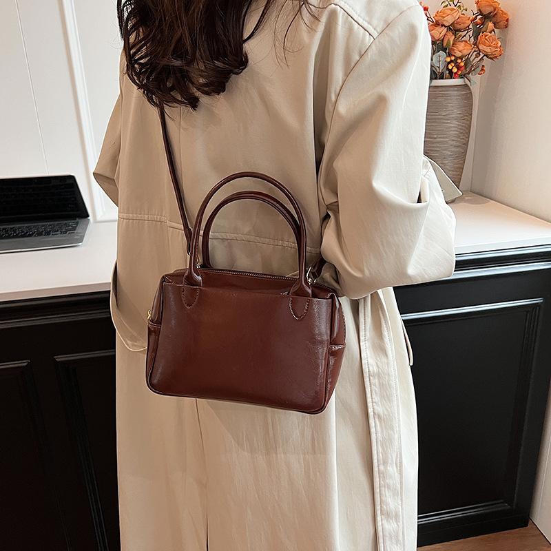 Super Fire Small Bag Women's Autumn and Winter Versatile 2025 New Fashion Shoulder Messenger Bag Women's Portable Small Bag