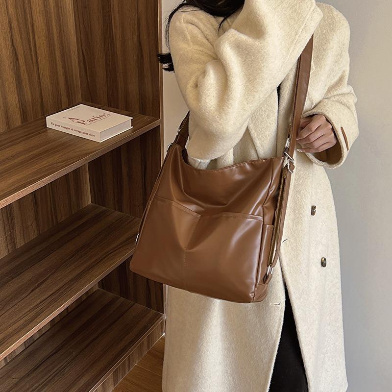 Summer retro large-capacity bag women's new popular versatile messenger bag fashionable shoulder tote bag