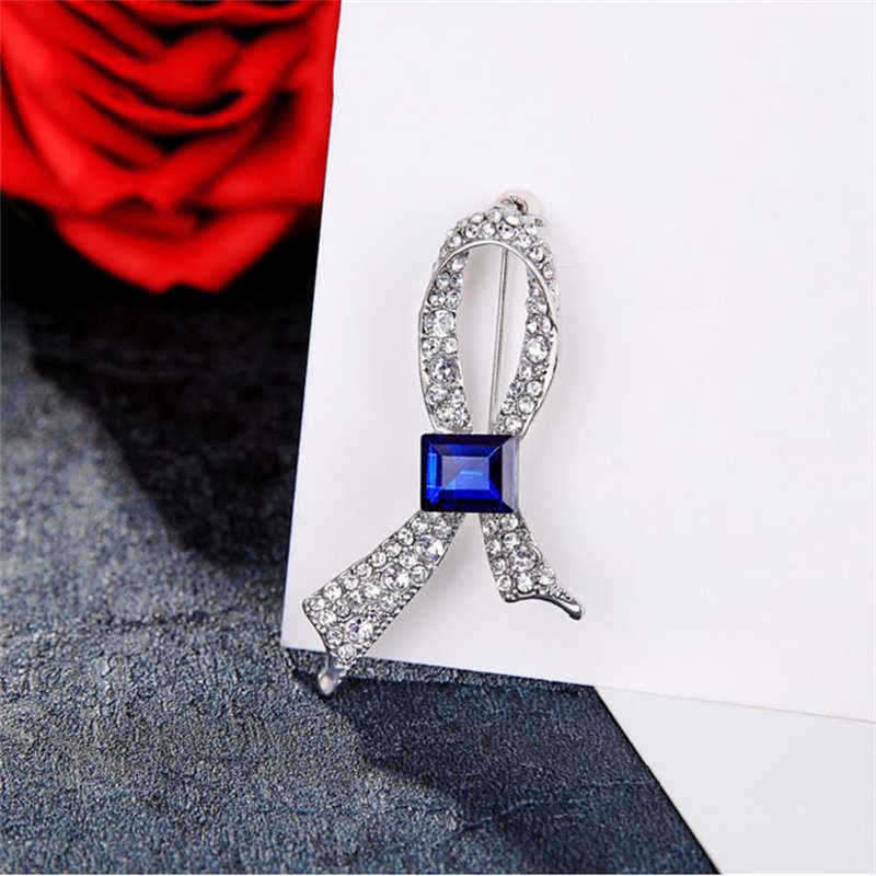 Korean Style Pearl Brooch: Versatile Floral Diamond Pin for Women's Coats