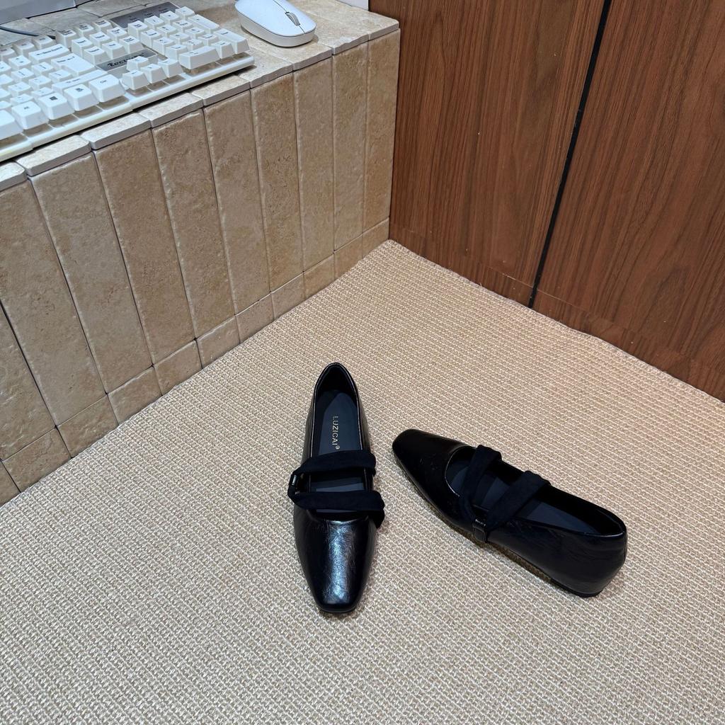 2025 new round head inner height increase wedge heel shallow mouth period soft bottom commuter work word belt elastic women's shoes