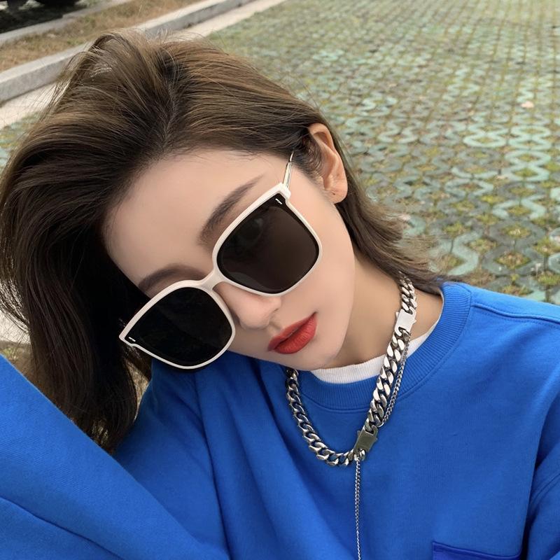 Women With Sunglasses, The Blogger Recommends Uv-Proof Square Large-Frame Metal Leg Sunglasses.