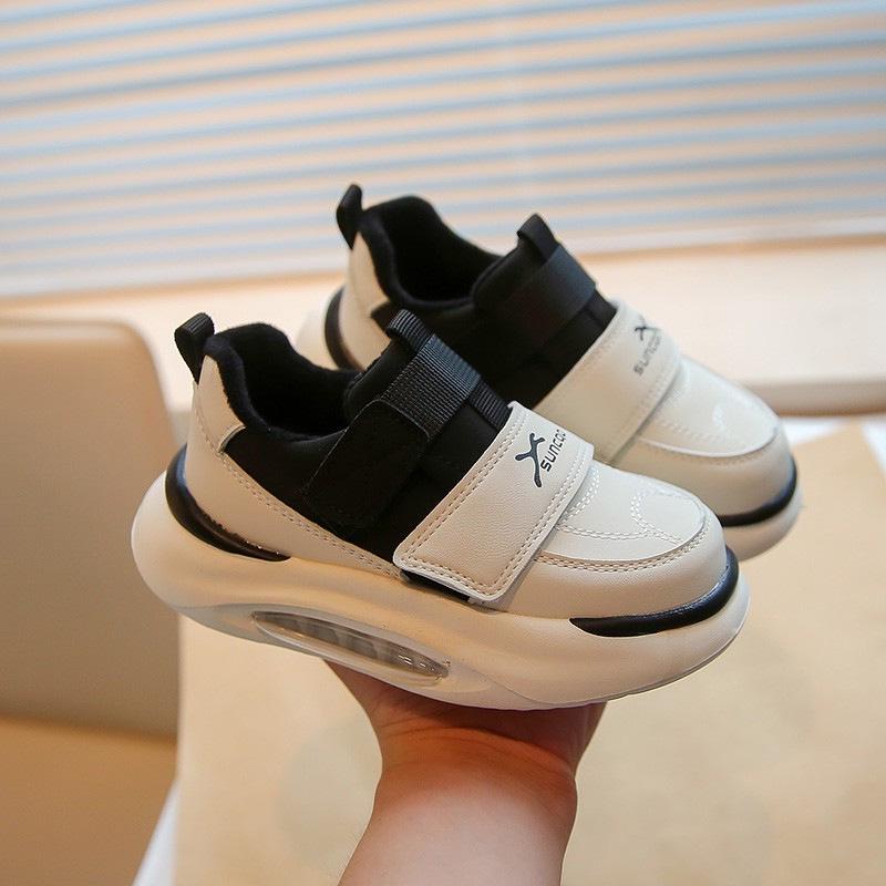 Детские осенне-зимние 2025 года Мягкая подошва Повседневная обувь - С утеплителем Плюш Корейский стиль Модные Спортивные Кроссовки 17.8cm (Size 29) чёрный