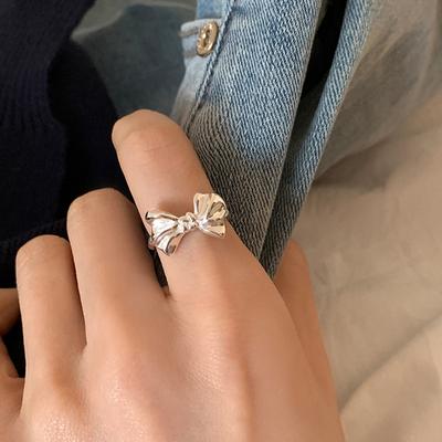 Anel Aberto de Laço de Metal Irregular Design de Nicho Feminino Personalidade Simples Versátil Temperamento Anel da Moda