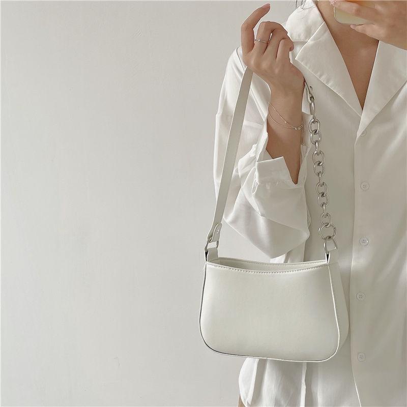 IELGY Small fresh bag Korean version of the beveled stiletto bag underthe handbag fashion one-shoulder bag tide