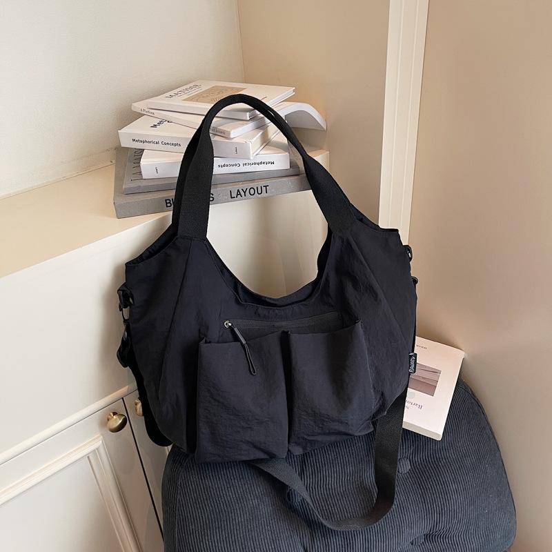 

Large capacity bag women s autumn and winter new shoulder bag messenger bag leisure commuter tote bag tide чорний