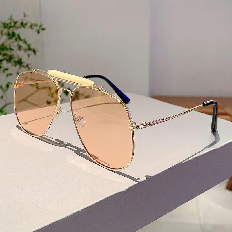 

Vintage Pilot Black Sunglasses Women New Fashion Luxury Brand Decor Shades Oversize Trendy Metal Beach Sun Glasses