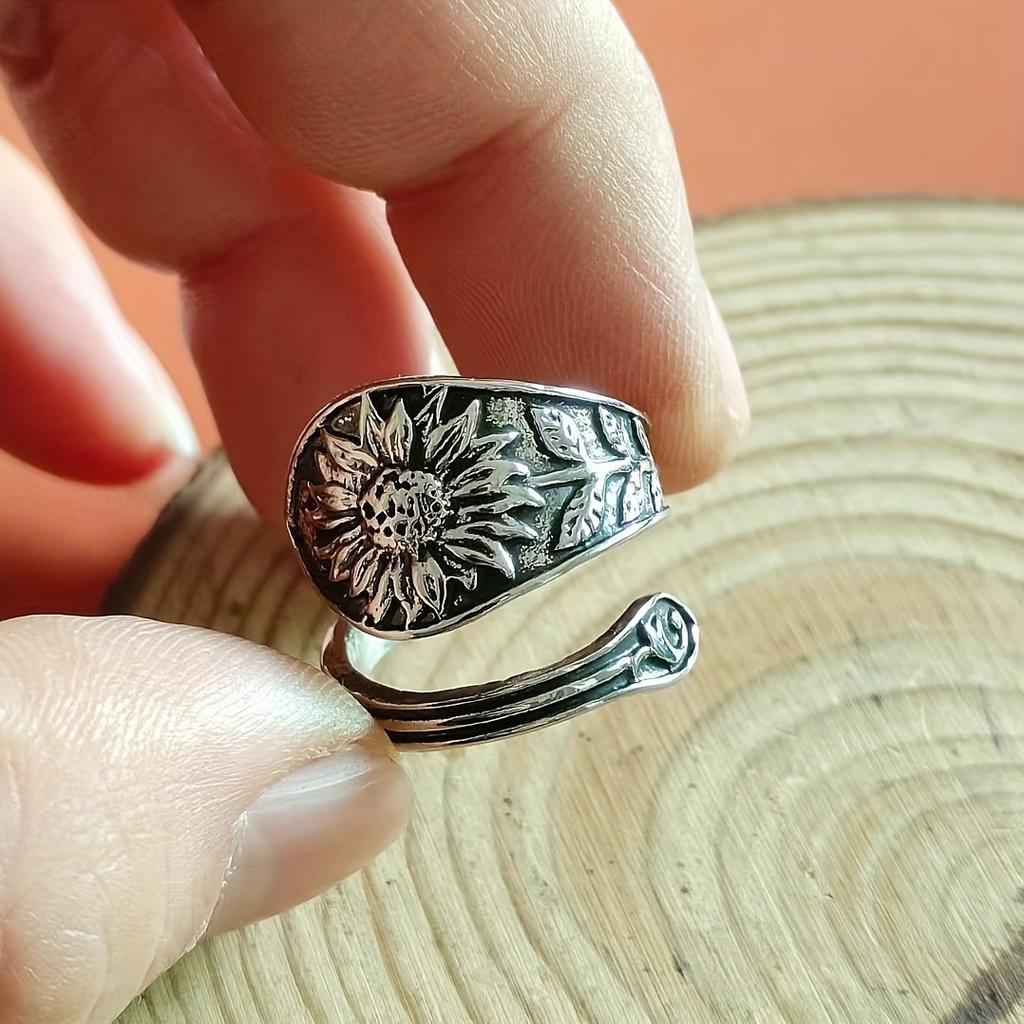 Retro Sunflower Pattern Open Adjustable Ring Temperament Men and Women Couple Ring Jewelry
