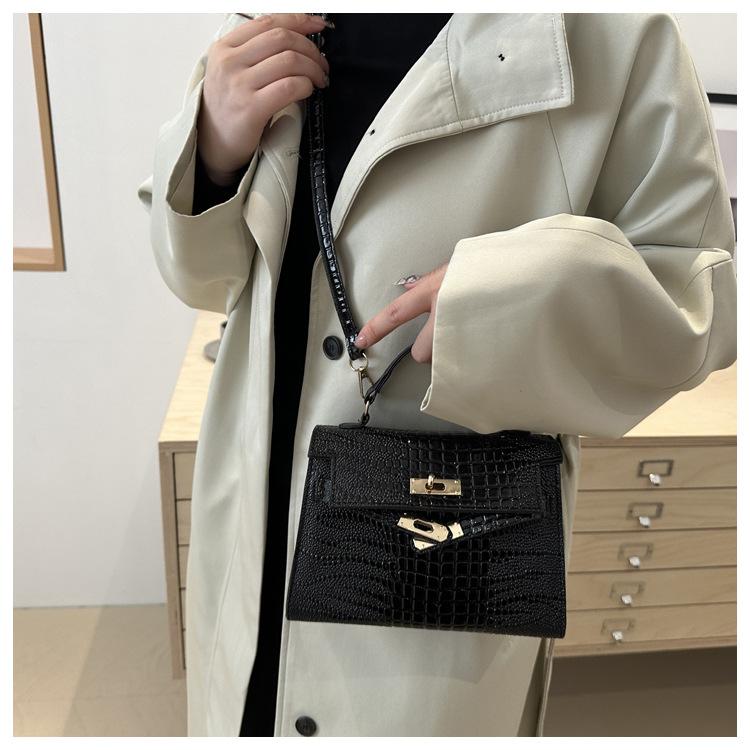 New Fashion Crocodile Embossed Faux Leather Shoulder Bag for Women Vintage Lock Square Crossbody Purse