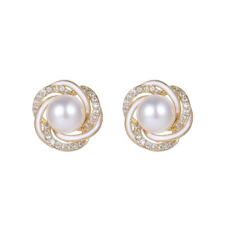 Micro-inlaid zircon wound pearl earrings, mosquito coil disc, high-end sense, exquisite, small oil-dripping stud earrings, French elegant earrings.