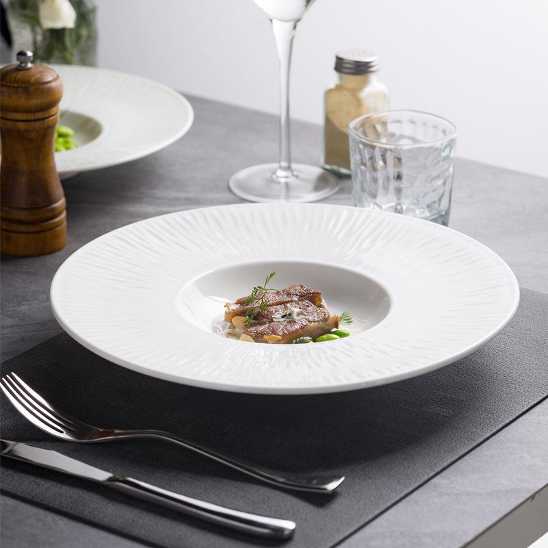 Čistě bílý keramický talíř na těstoviny Talíř se slaměným kloboukem Mísa Talíř létajícího talíře Restaurace Západní polévkový talíř Kreativní hotelové nádobí