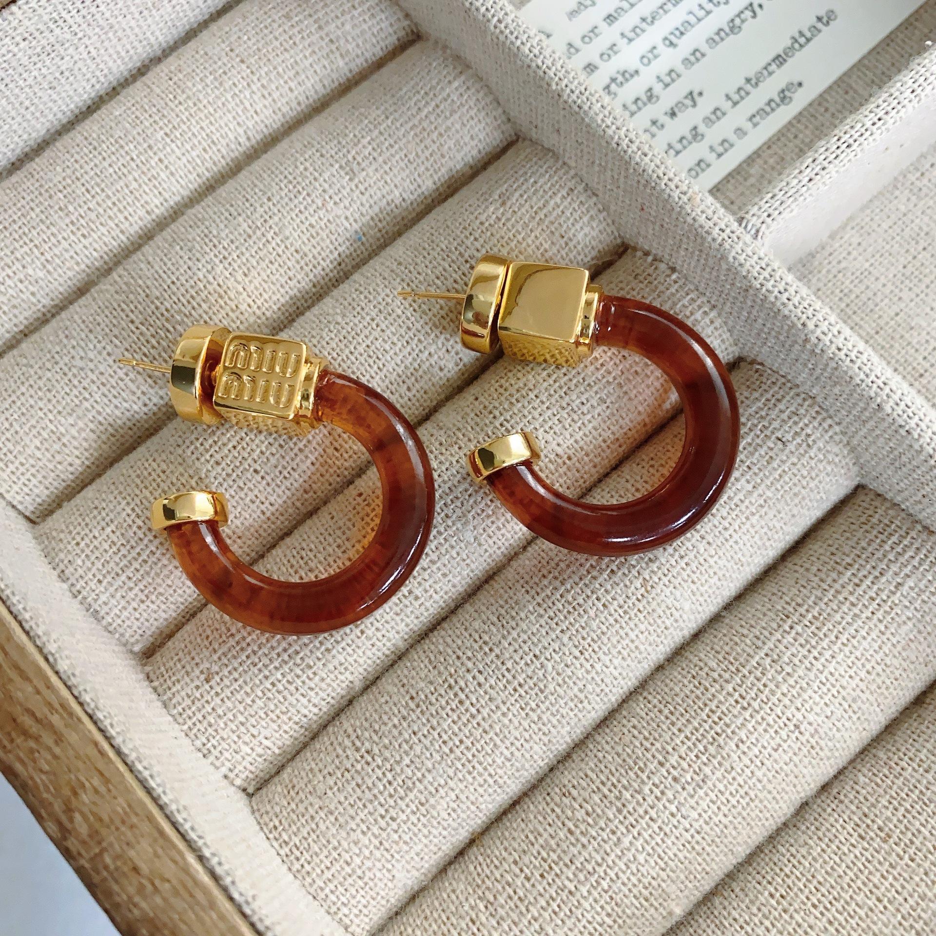 

Серьги в форме французских минималистских букв в форме квадрата, женские дизайнерские серьги-гвоздики высокого класса