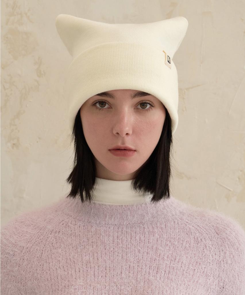 Bajal Va Label Square Beanie White