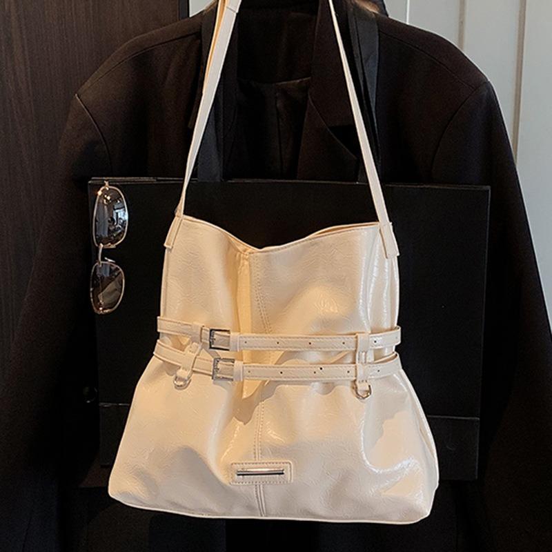Fashion Bag New Large-capacity Simple Shoulder Messenger Bag Fashion Casual Commuter Tote Bag Women