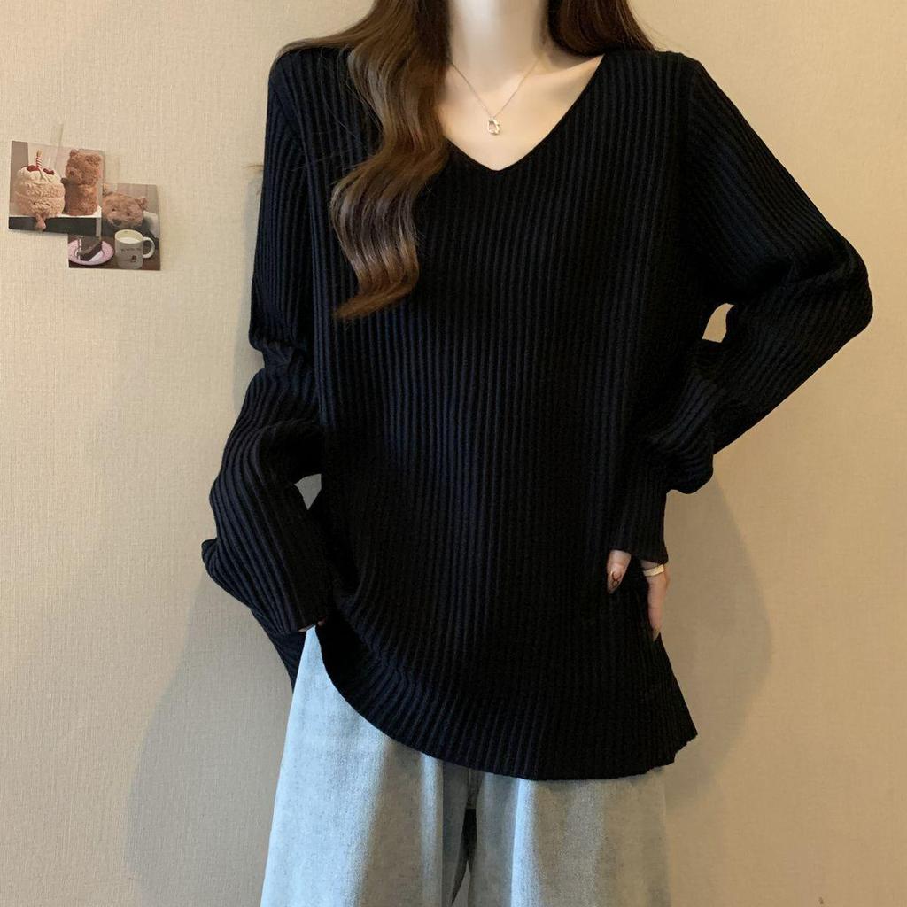 Plus Size V-Neck Ribbed Top: Slimming, Long-Sleeved, Loose Fit for Women - Ideal for Autumn/Winter
