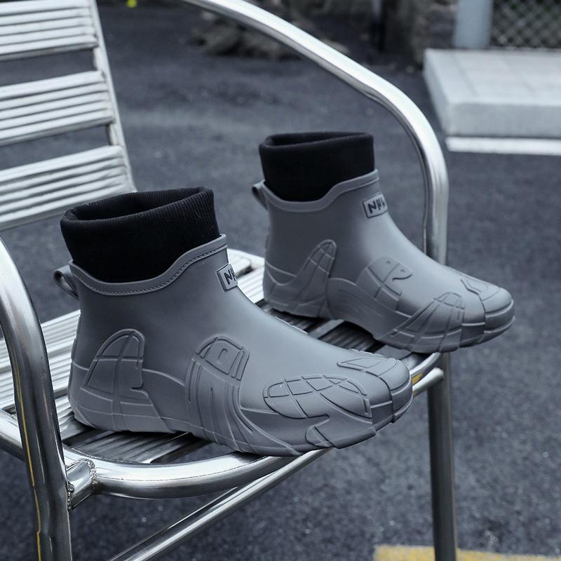 Rain shoes men's short tube non-slip and wear-resistant water shoes new fashion warm water boots warm short adult rubber shoes fashion