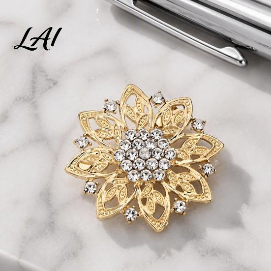 Hollow Flower Brooch Rhinestone Brooch Alloy Floral Decorative Lapel Pin Badge Pin Vintage Clothing Jewelry for Wedding Party Prom Women