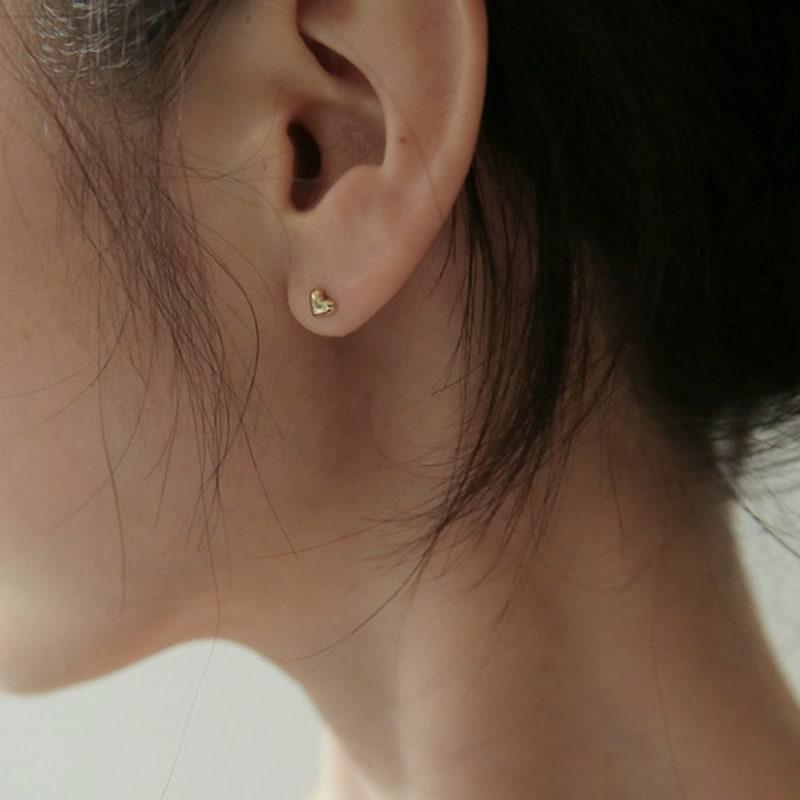 modernlike 14k chubby heart piercing