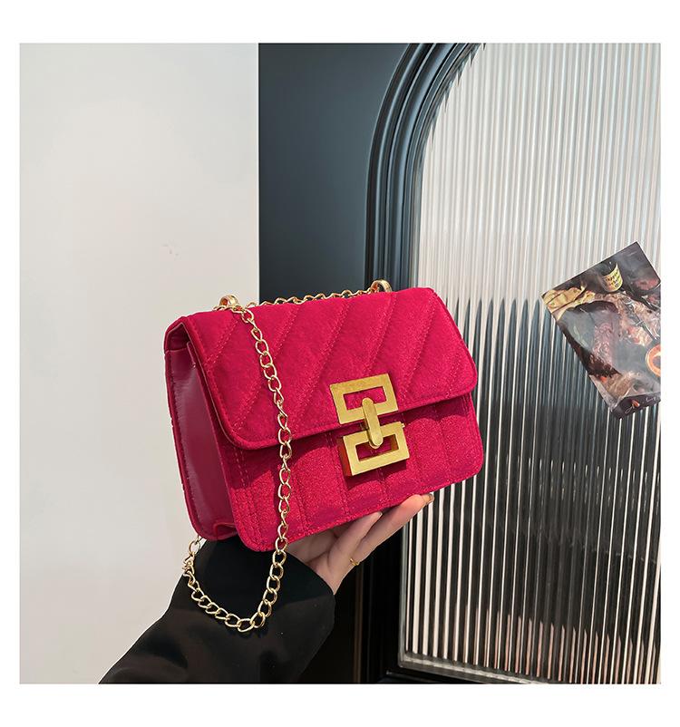 

Простая модная сумка-мессенджер нишевая повседневная ретро маленькая квадратная сумка женская 2025 новая простая повседневная сумка через плечо розы красного