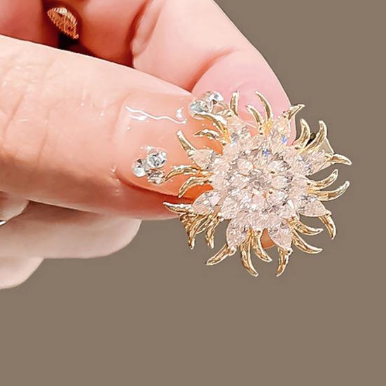 Broche Femme Strass Haut Brillant Incrusté Design Chrysanthème Scintillant Épingle de revers Boucle Antidérapante Badge Foulard Accessoires Vêtements Sacs