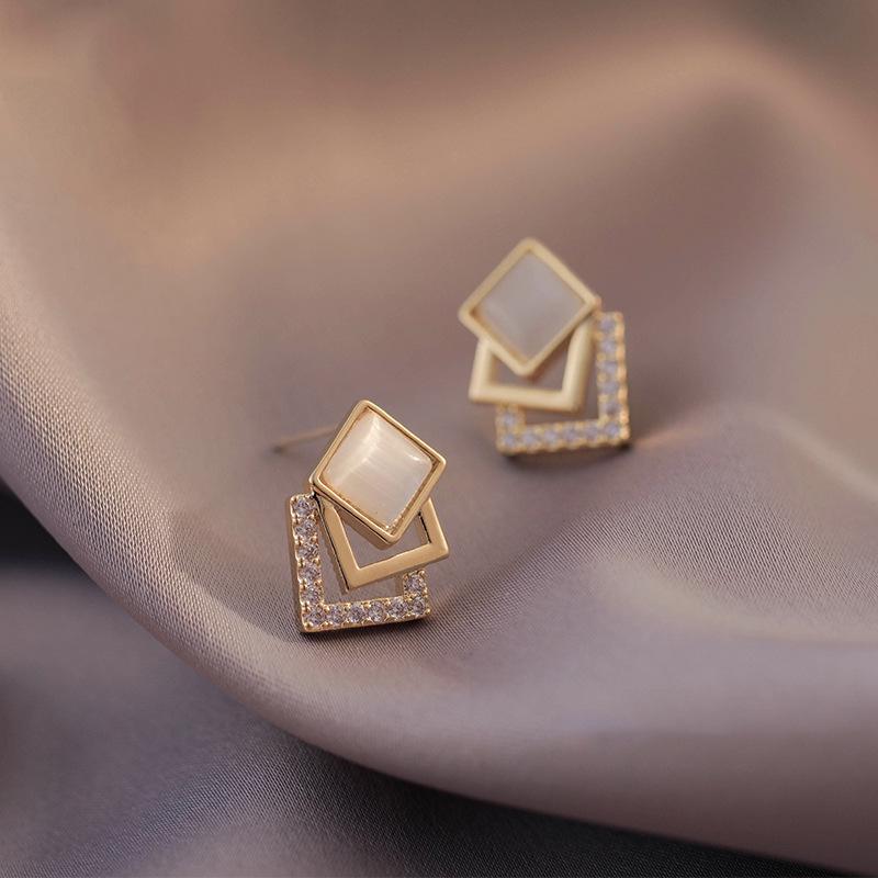 Cercei cu Flori din Piatră Ochi de Pisică Acul de Argint - Accesoriu de Modă Elegant, Versatil pentru Femei