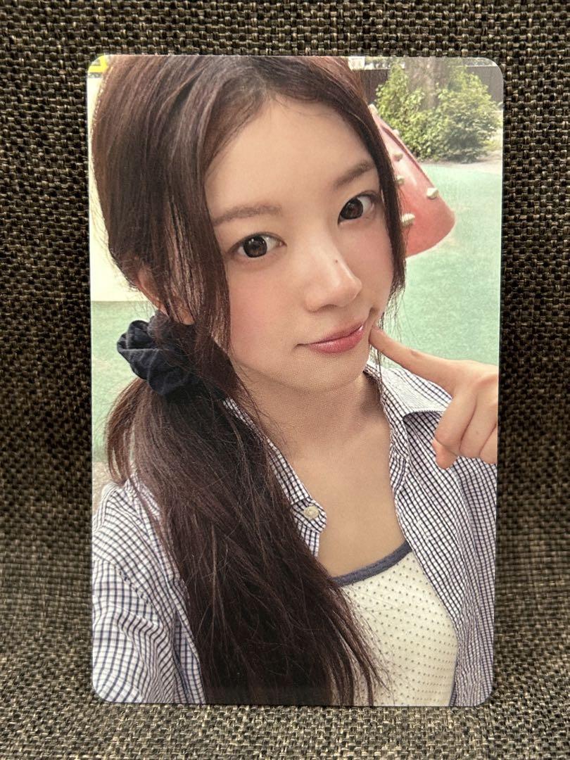 

[USED] ILLIT Toki yo Tomare Osaka Performance Lakidro Trading Card Mocha