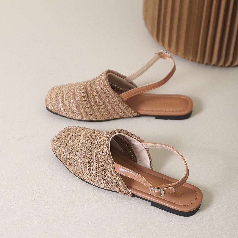 Tjock klack och grund mun halmvävd väska huvud bakre tomma sandaler damskor vår och sommar 2025 nya platt botten en-ords sandaler