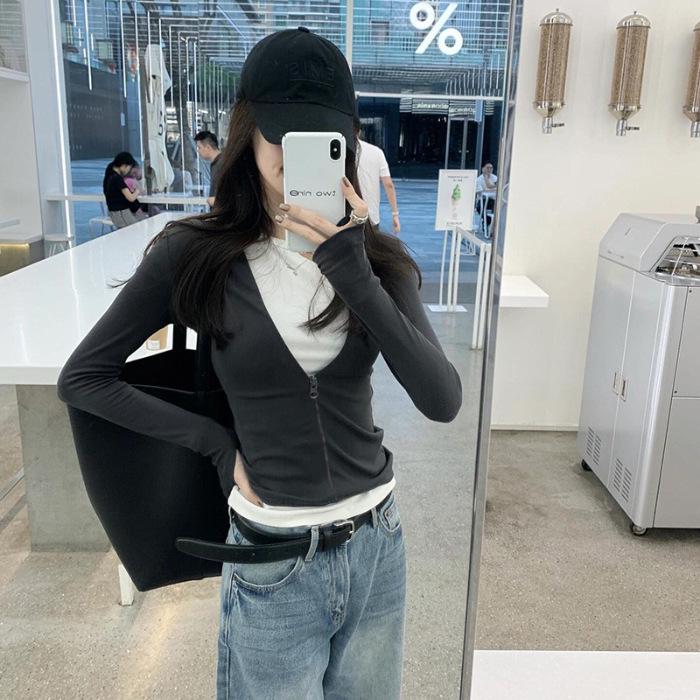 

Two-Piece Look Zippered Long-Sleeve Top for Women - Contrasting Colors, Trendy Style L