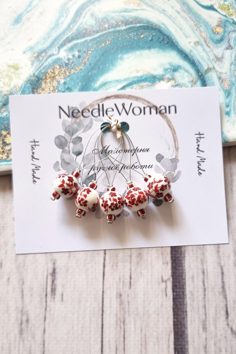 

Елегантні маркери для петель з порцеляновими та скляними намистинами – Набір з 5 штук one size кадмій червоний колір