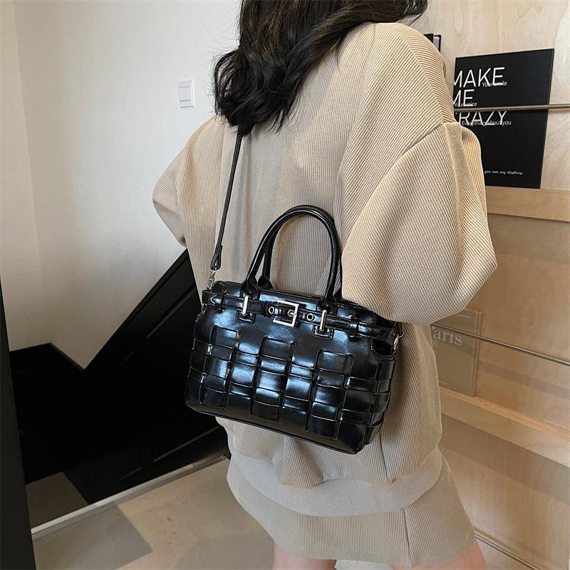 Women bags women's bags 2025 new Korean version fashion handbag large capacity shoulder woven tote bag