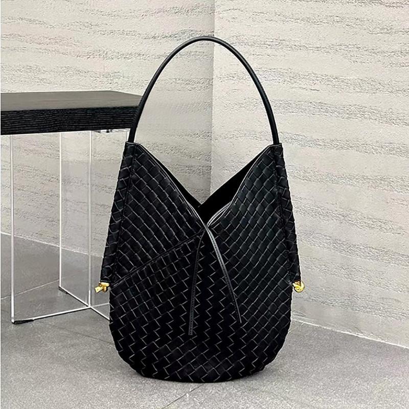 2026 New Handmade Woven Bag