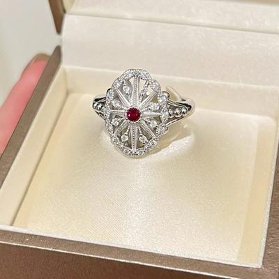 Anelli Iight Luxury Intarsio Diamante Traforati Stella Rubino per Donne Splendidi e Scintillanti Anello Gioielli da Matrimonio
