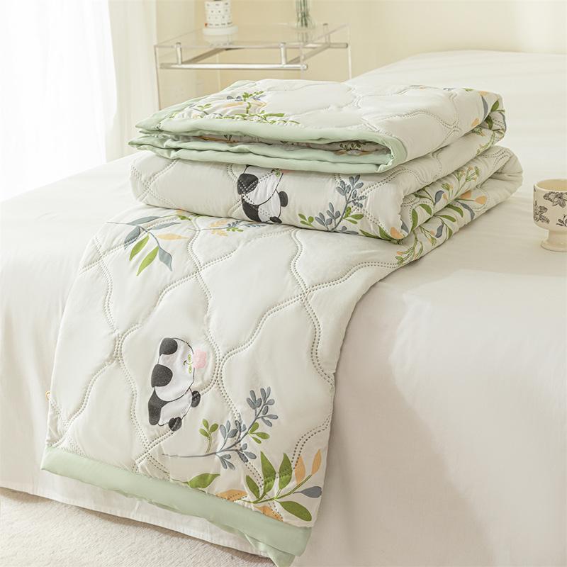 Cartoon Style Summer Quilt, Machine Washable Cotton, 100x150x200, Perfect for Dorms and Air-Conditioned Rooms.