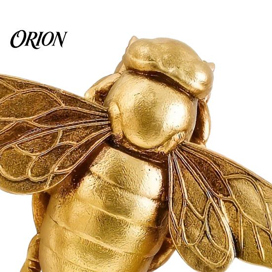 Modern French Style Wall Decor Vintage Gilded Bee Resin Figurine, Lifelike 3D Insect Sculpture with Built-In Light Luxury Home Accents Hook, Tabletop
