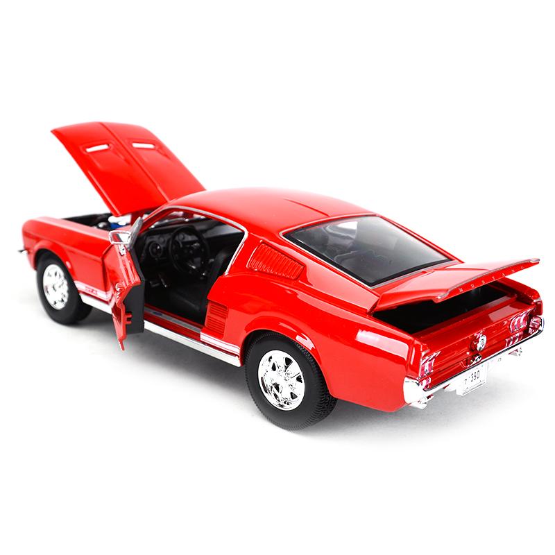 AJH1 Maisto 1:18 1967 Ford Mustang GTA Fastback Sports Car Static Simulation Die Cast Vehicles Collectible Model Car Toys