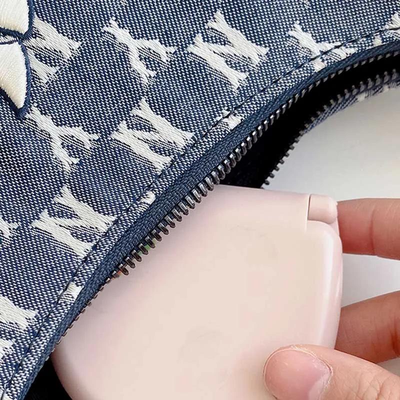 Sewing Kit with Case Portable Sewing Tool Travel Kit Emergency Repair Kit with Threads Scissors Sewing Needles