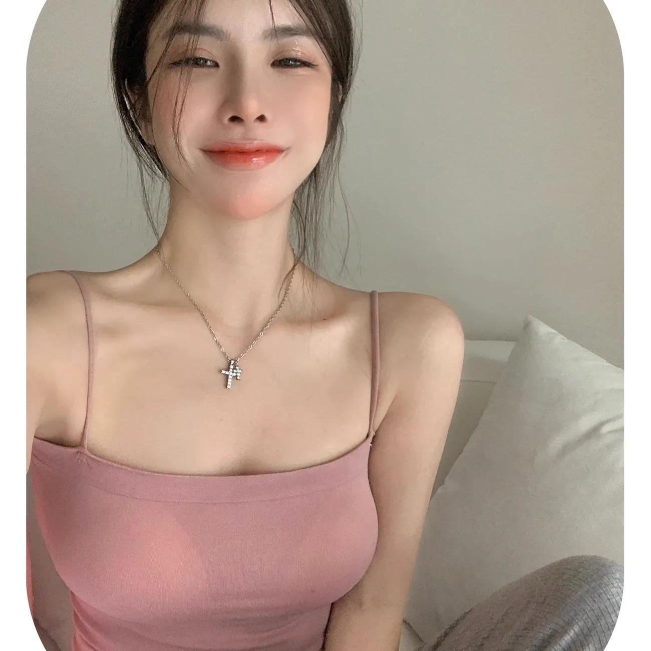 

Летний однотонный жилет Spice Girls с накладкой на грудь, тонкий плечевой ремень, однотонный воротник, тонкий низ, трубчатый верх, прилив Average size 80-80kg