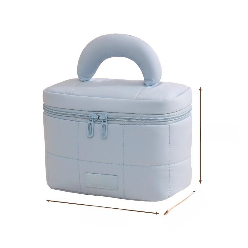 Modern Minimalist Travel Makeup Bag With Large Capacity And Polyester Fabric For Cosmetics And Toiletries