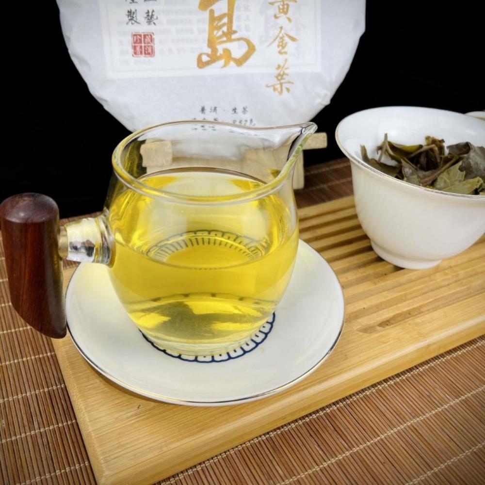 357g Yunnan Pu'er Teekuchen sieben Samen Kuchentee Island Blattgold reiner roher Tee