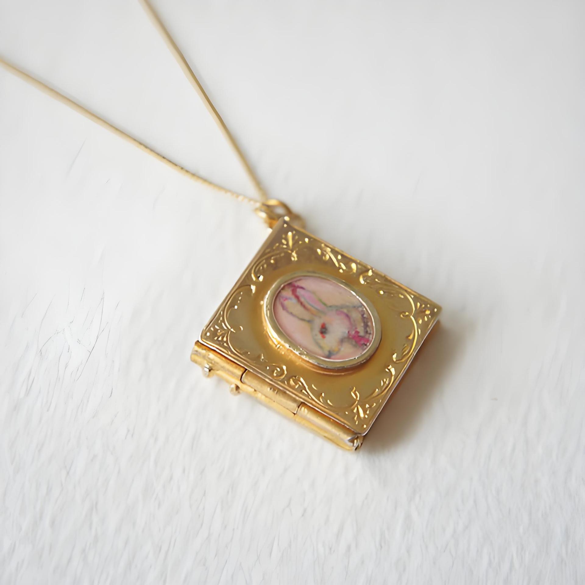 

Fashion Personality Open And Close Album Rabbit Starry Sky Pendant Clavicle Necklace Electroplating Gold Color Retention