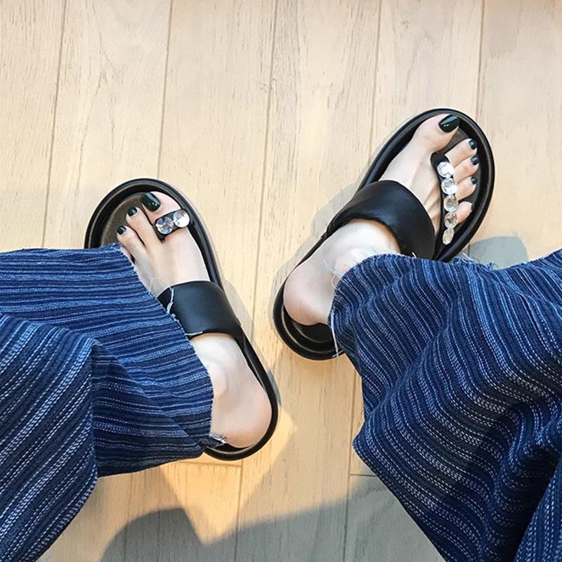 Feeling of Stepping On Shit! Slippers Women's Summer Wear French Fairy Wind Non-slip Thick Bottom Word with Rhinestone Toe Sandals