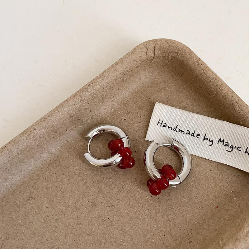 Red Beaded Flower Ear Buckle Female Design Sense Unique Personality Exquisite Elegant Fashion Commuter Versatile Earrings